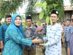 TP PKK Labusel lakukan penghijauan, penebaran bibit ikan dan penyerahan bantuan sembako kepada korban angin puting beliung