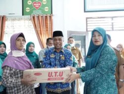 TP PKK Labusel serahkan bantuan peralatan kepada pelaku usaha UMKM