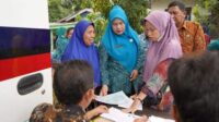 TP PKK Labusel hadiri kegiatan tertib administrasi kependudukan dan penyerahan bantuan bibit dan benih tanaman