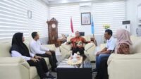 Bupati Labuhanbatu terima 2 putra /putri Terbaik Labuhanbatu yang Berhasil Dapatkan Beasiswa dari Sekolah Tinggi Transportasi Darat (STTD) 
