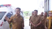 Bupati Labusel serahkan 2 unit ambulans untuk Puskesmas