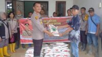 Kapolres Labuhanbatu Bakti Sosial dan beri bantuan sosial ke korban banjir Desa Air Hitam