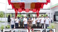Pemkab Labuhanbatu serahkan bantuan Langsung Bahan Bakar Minyak (BBM) Bersubsidi kepada penarik becak motor dan angkutan kota/Desa