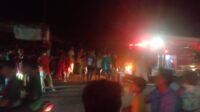 Musibah kebakaran melahap bangunan tempat usaha warga.