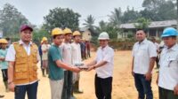 *SP-Bun Basis Kebun Aek Torop Berikan Hadiah kepada Pemanen*.