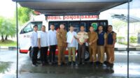 Bupati Labura Serahkan secara langsung bantuan mobil Donor darah Kepada PMI Labura di halaman Kantor