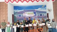 Supriadi Kades Perk.Labuhan Haji Beri Penghargaan Anak-anak Berprestasi