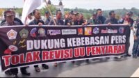 Aliansi Jurnalis Labuhanbatu Selatan menggelar aksi unjuk rasa menolak Revisi UU penyiaran