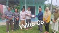 BSI KC Aek Kanopan serahkan bantuan dana untuk Mushola SD 112283 Perkebunan Labuhan Haji