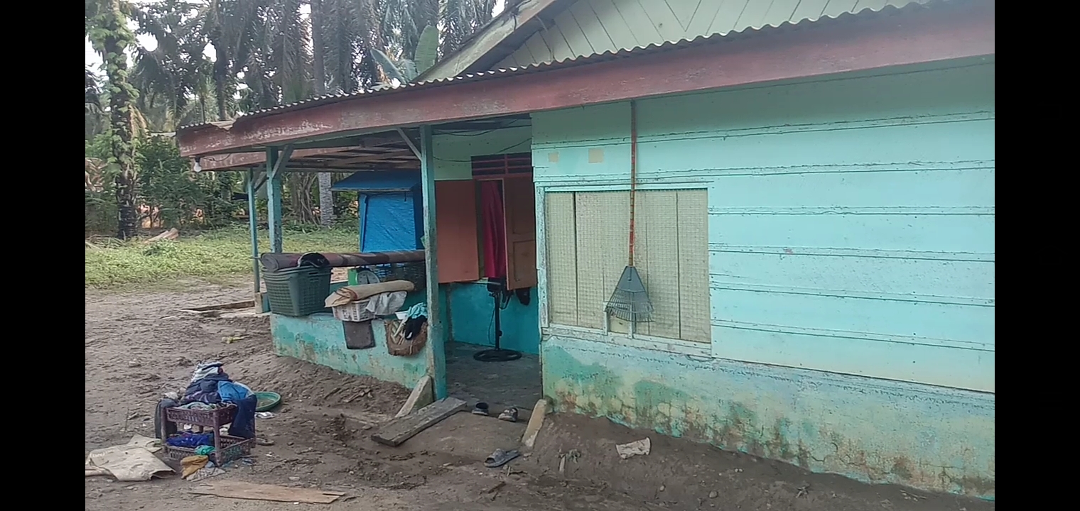 Foto: Kondisi rumah Yanti seusai direndam banjir. 