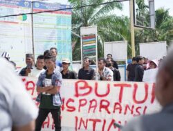 Aktivis Mahasiswa Dan Pemuda (Asam – Lara) Geruduk Kantor Kades, Tuntut Pemberhentian Kadus
